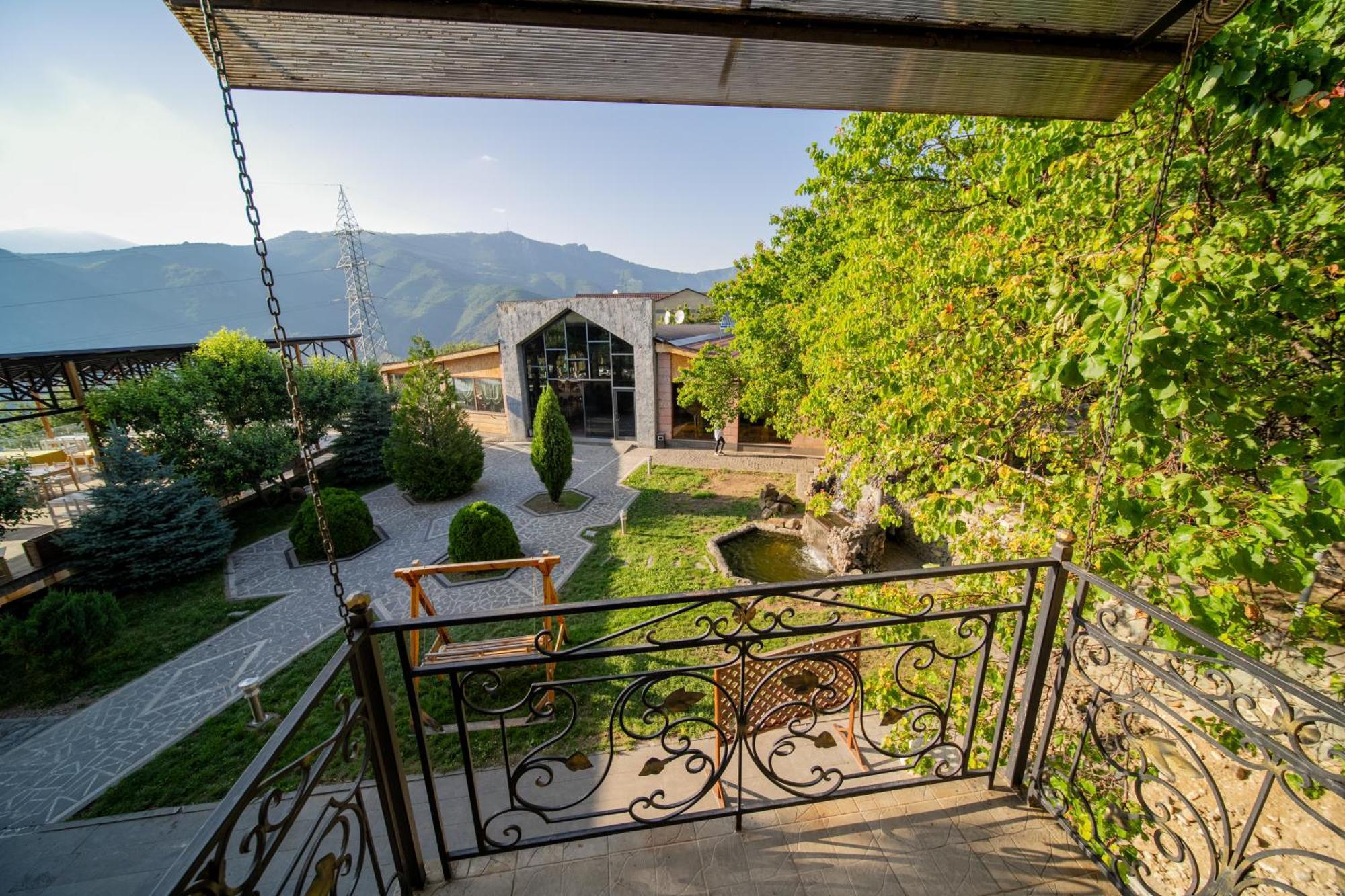 Kefilyan Family Hotel Sanain ภายนอก รูปภาพ