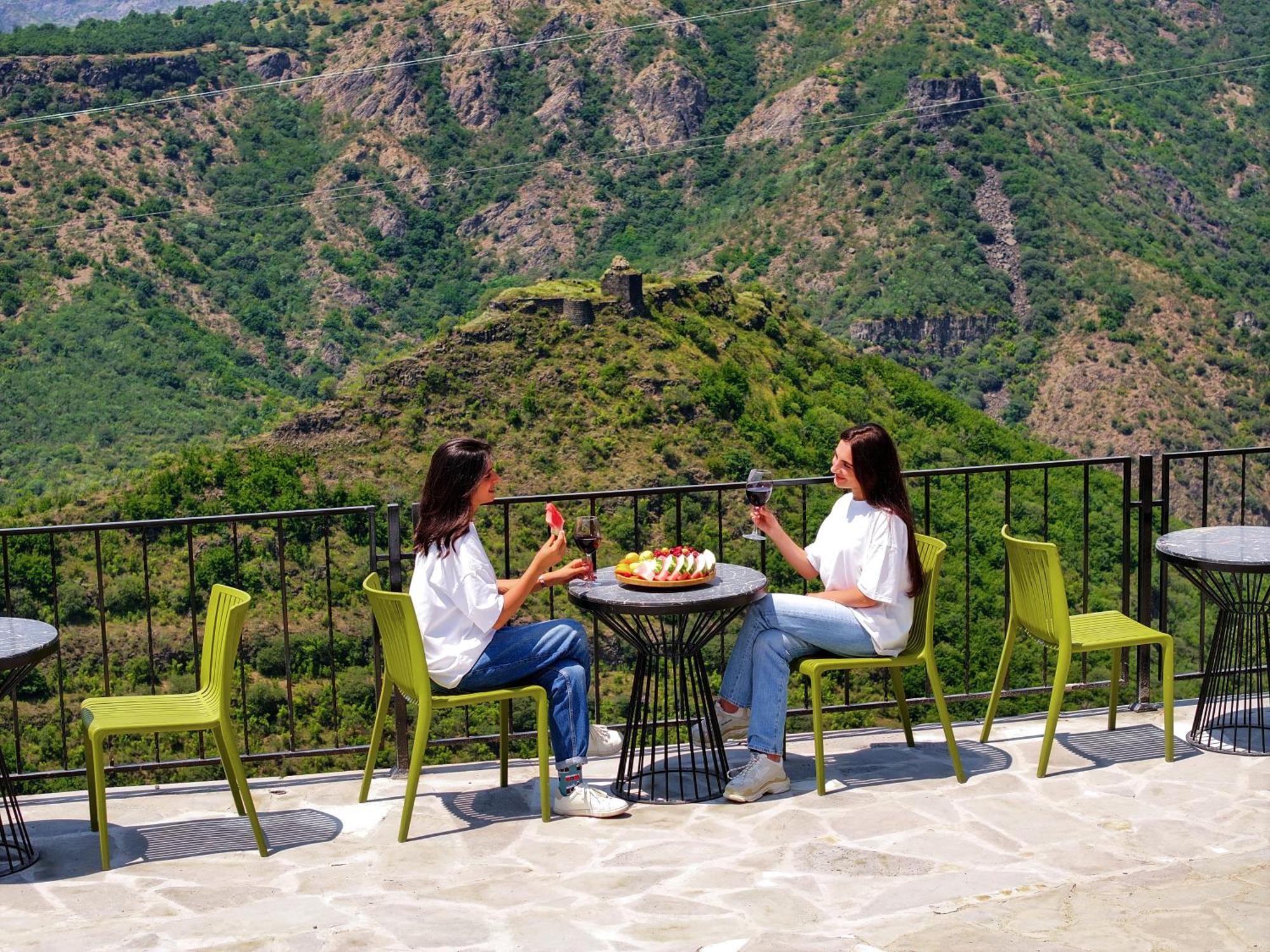 Kefilyan Family Hotel Sanain ภายนอก รูปภาพ