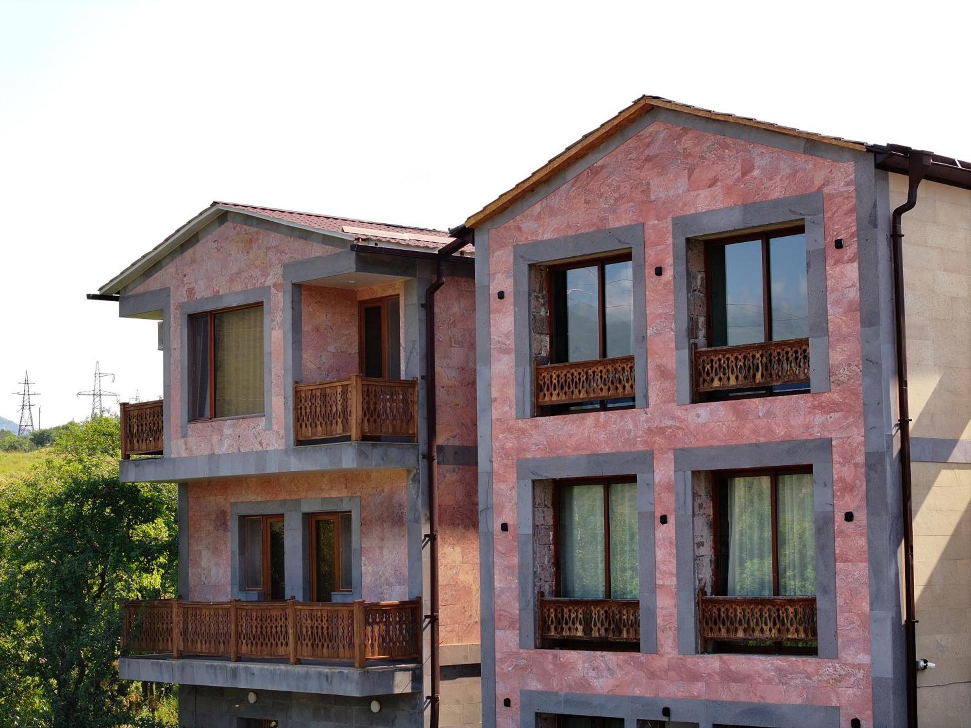 Kefilyan Family Hotel Sanain ภายนอก รูปภาพ