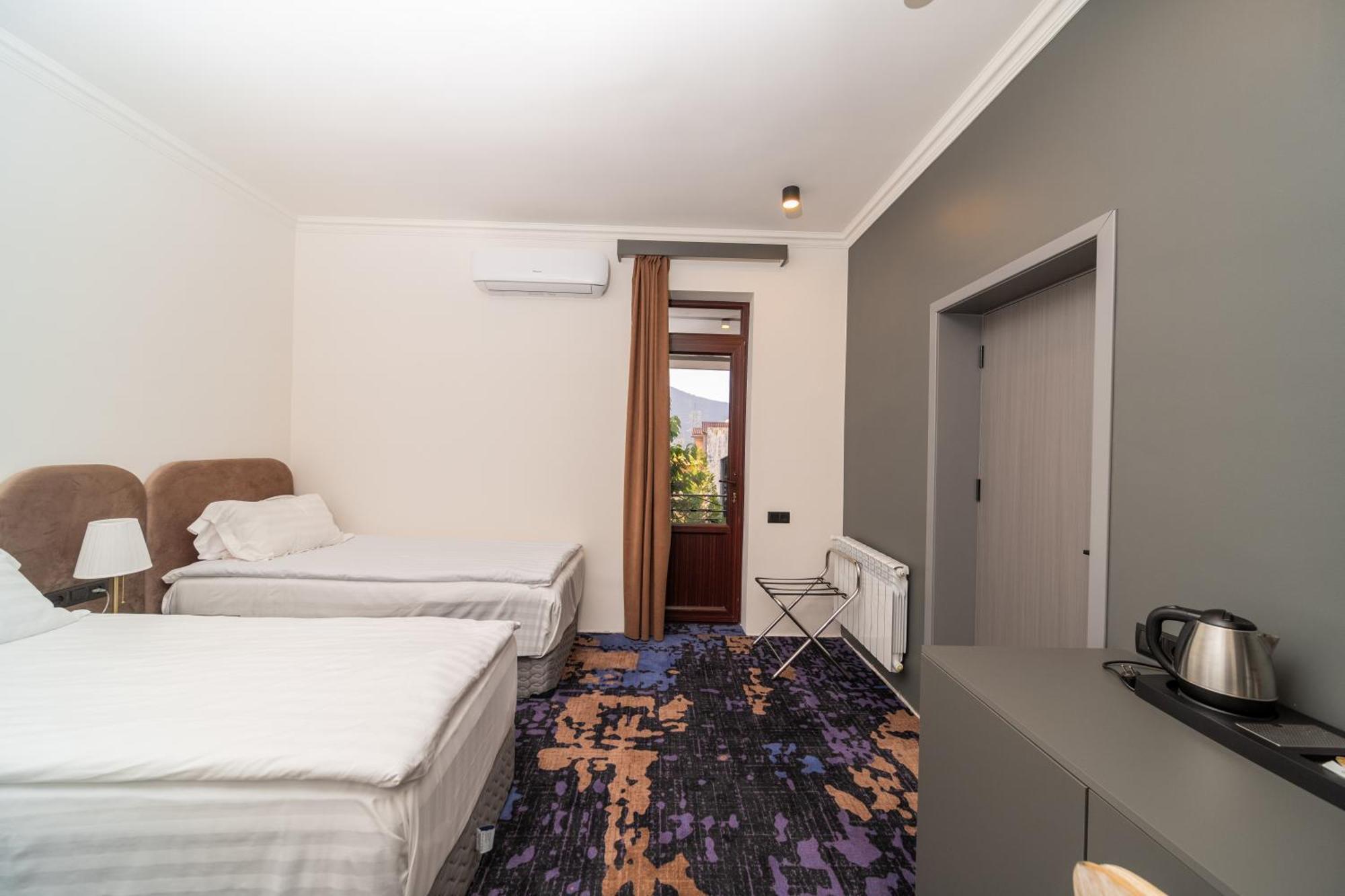 Kefilyan Family Hotel Sanain ภายนอก รูปภาพ