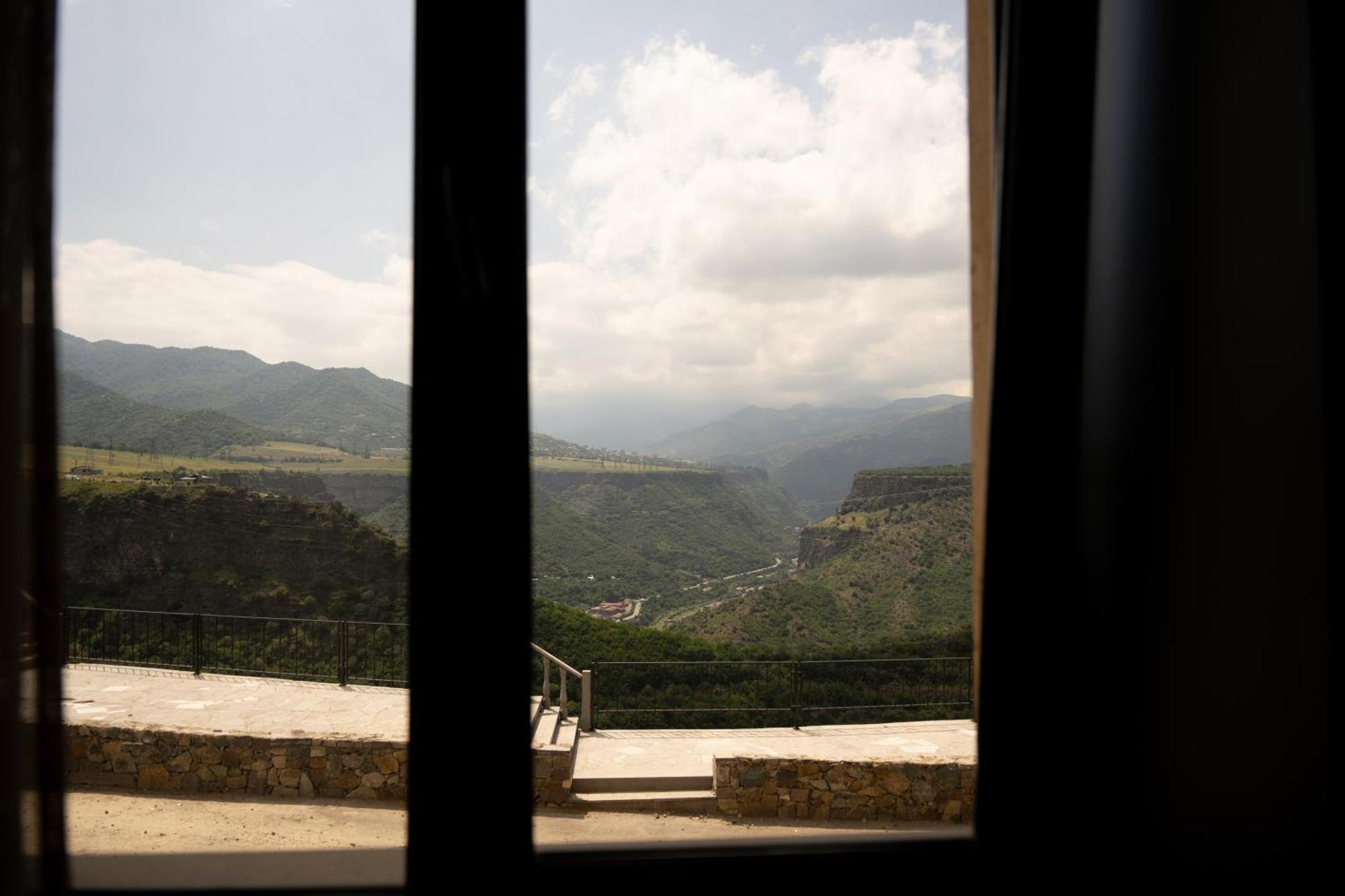 Kefilyan Family Hotel Sanain ภายนอก รูปภาพ